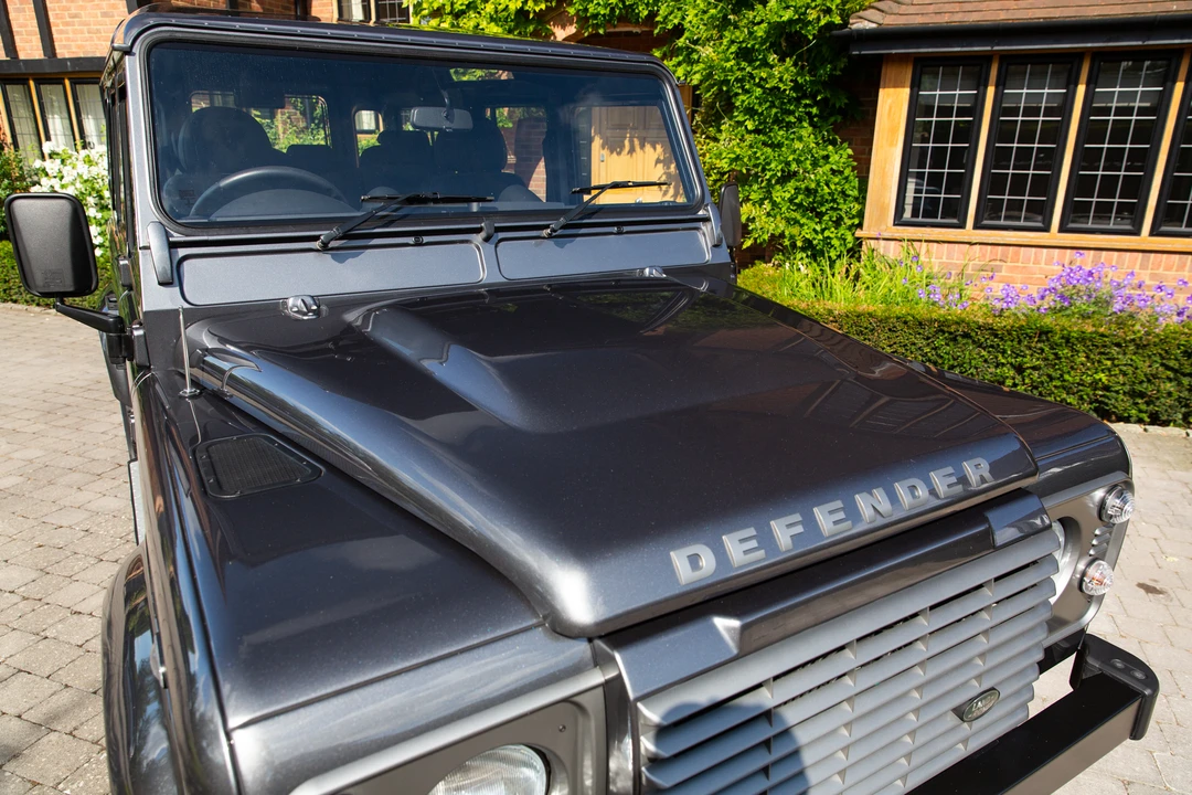 2015 Land Rover Defender 110 - Image 25 of 31
