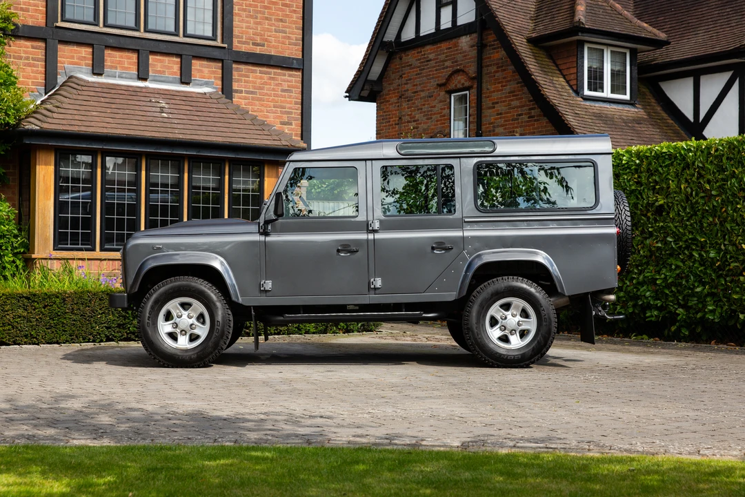 2015 Land Rover Defender 110 - Image 8 of 31