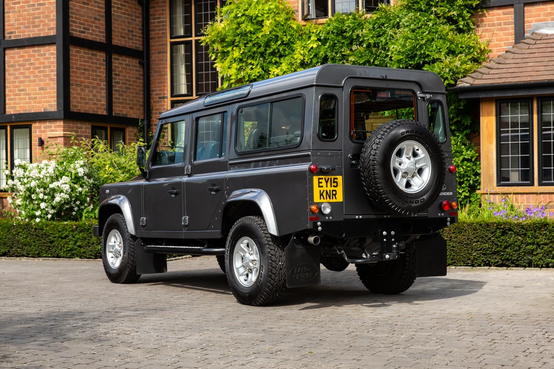2015 Land Rover Defender 110 - Image 7 of 31