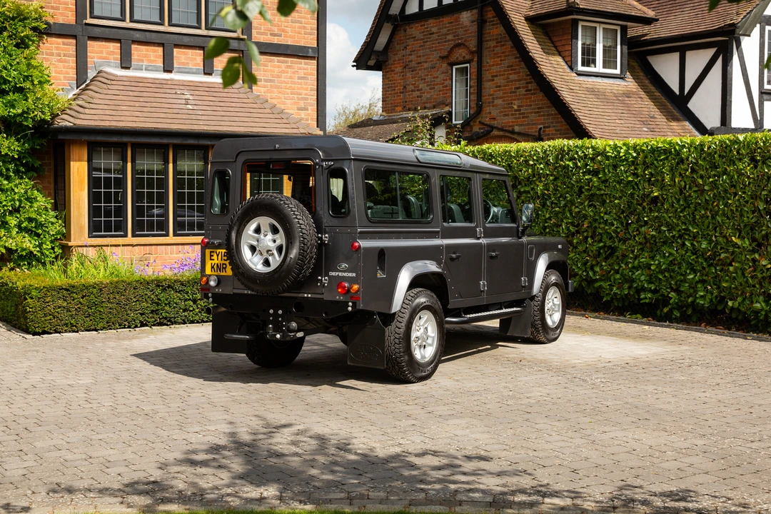 2015 Land Rover Defender 110 - Image 5 of 31