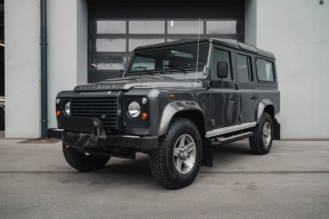2015 Land Rover Defender 110 - Image 3 of 31