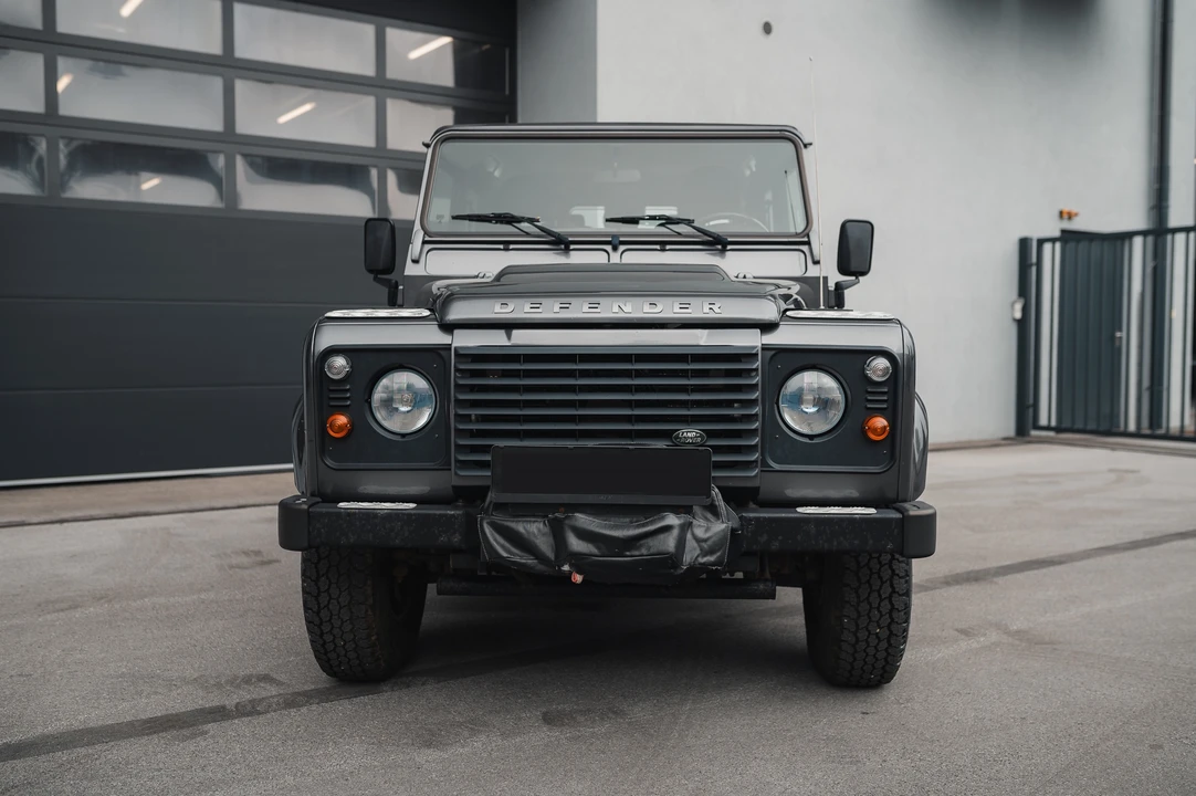 2015 Land Rover Defender 110 - Image 2 of 31