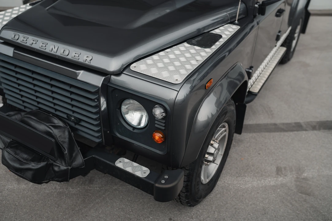 2015 Land Rover Defender 110 - Image 11 of 31