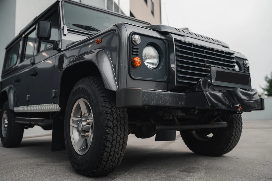 2015 Land Rover Defender 110 - Image 13 of 31
