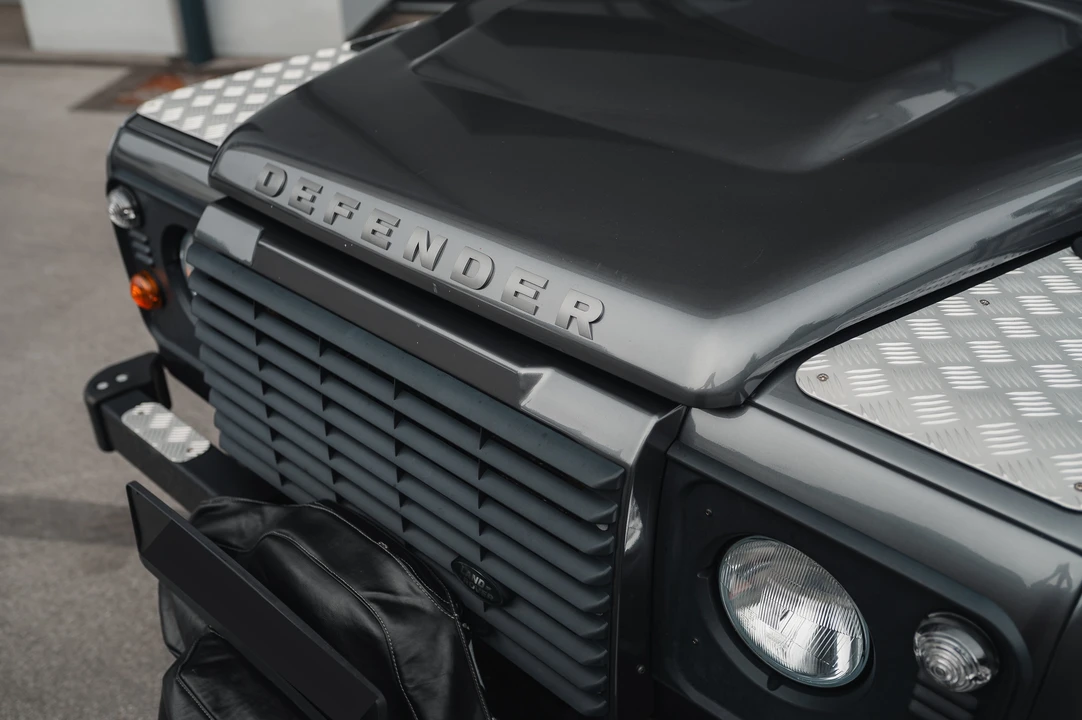 2015 Land Rover Defender 110 - Image 15 of 31