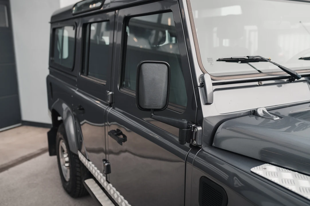 2015 Land Rover Defender 110 - Image 17 of 31