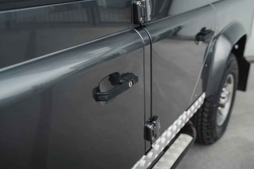 2015 Land Rover Defender 110 - Image 21 of 31