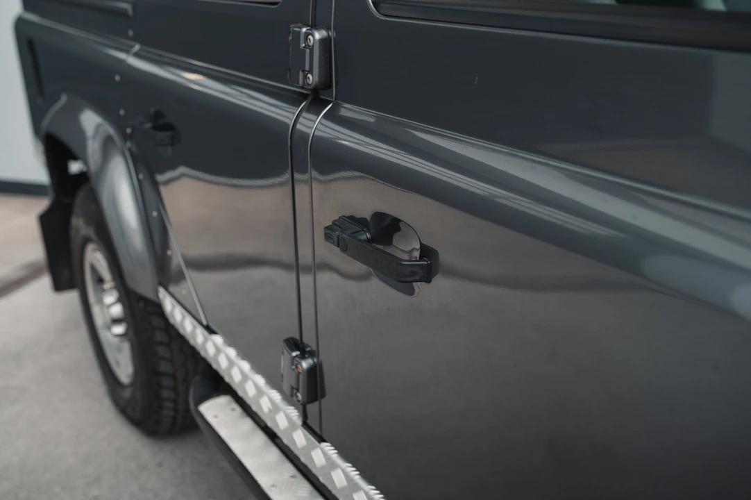 2015 Land Rover Defender 110 - Image 24 of 31