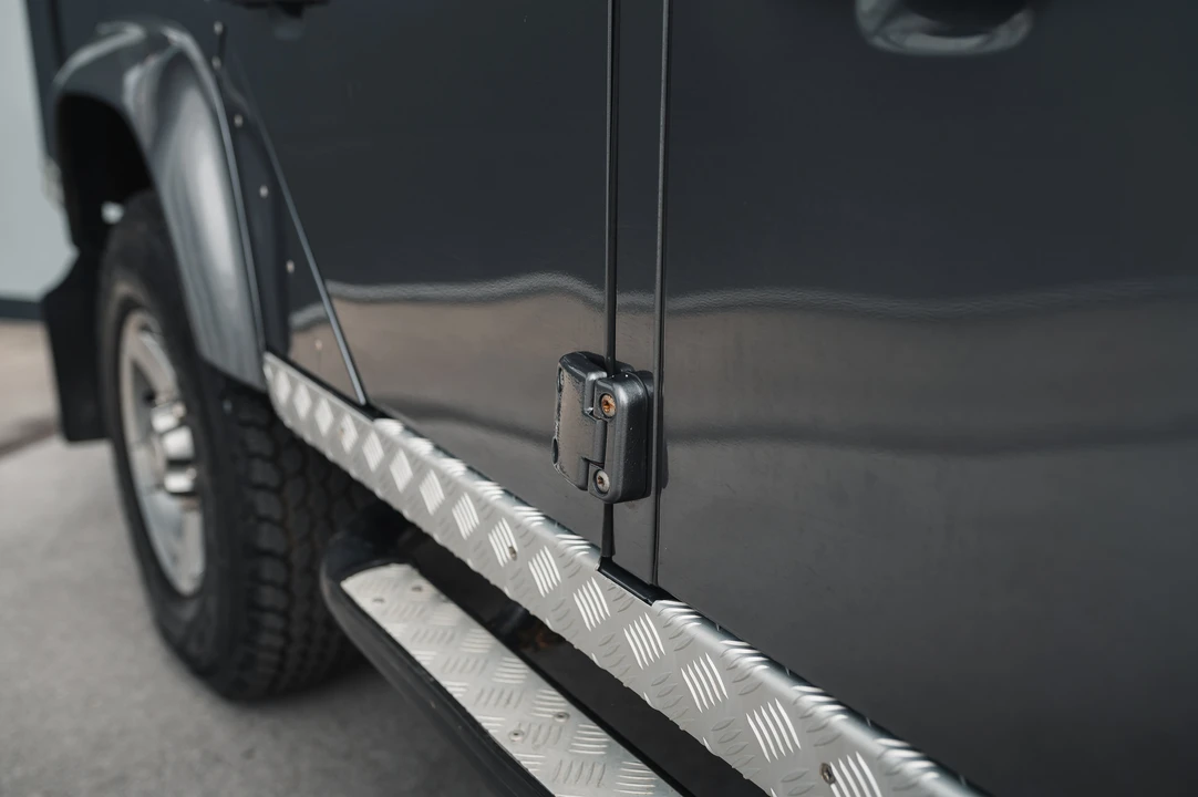 2015 Land Rover Defender 110 - Image 25 of 31
