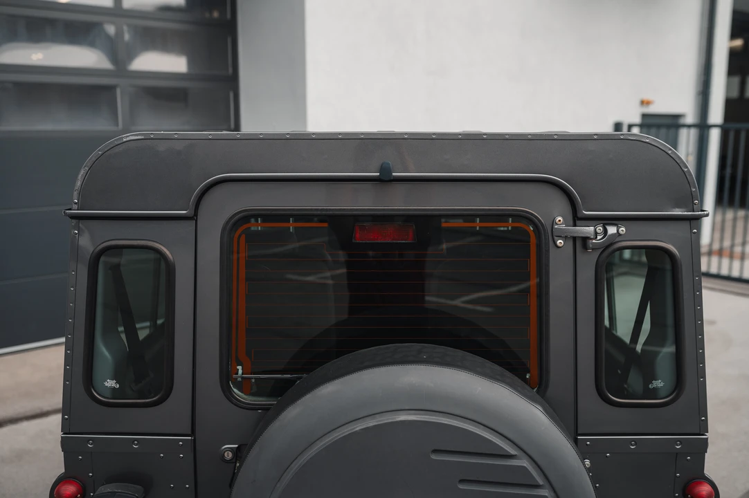 2015 Land Rover Defender 110 - Image 28 of 31