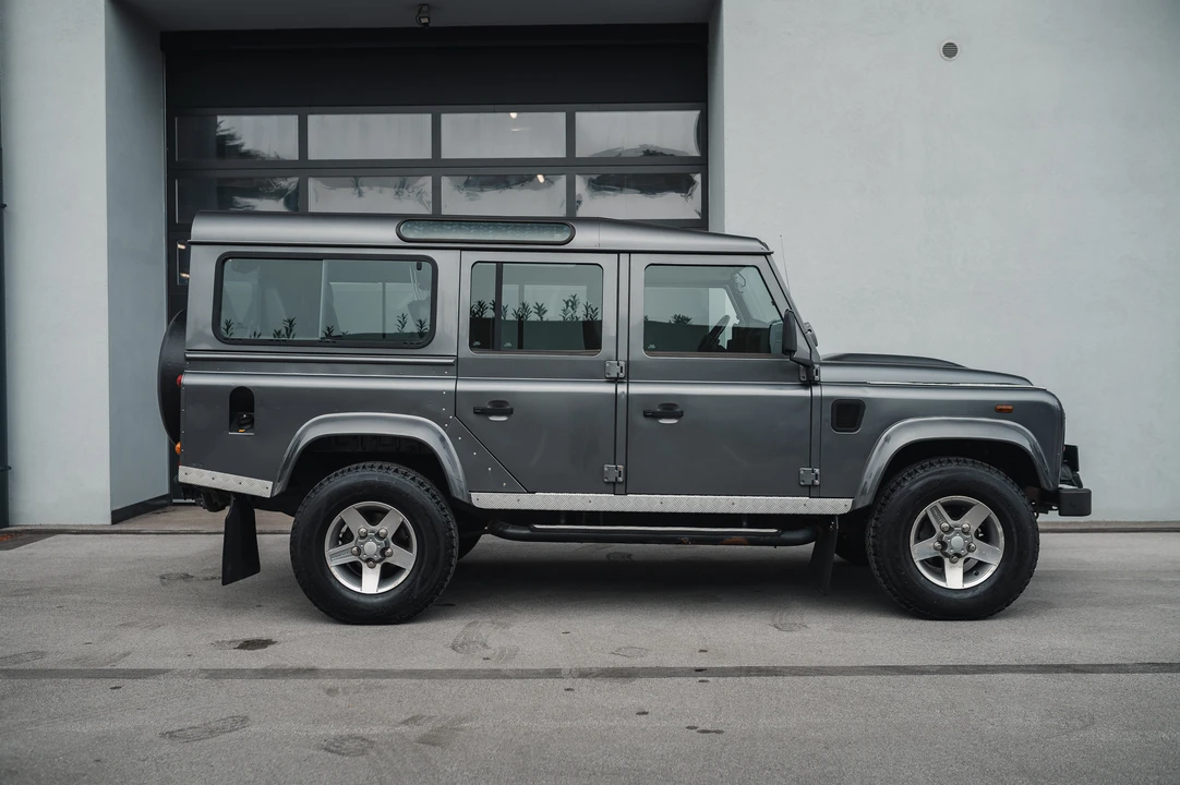 2015 Land Rover Defender 110 - Image 8 of 31