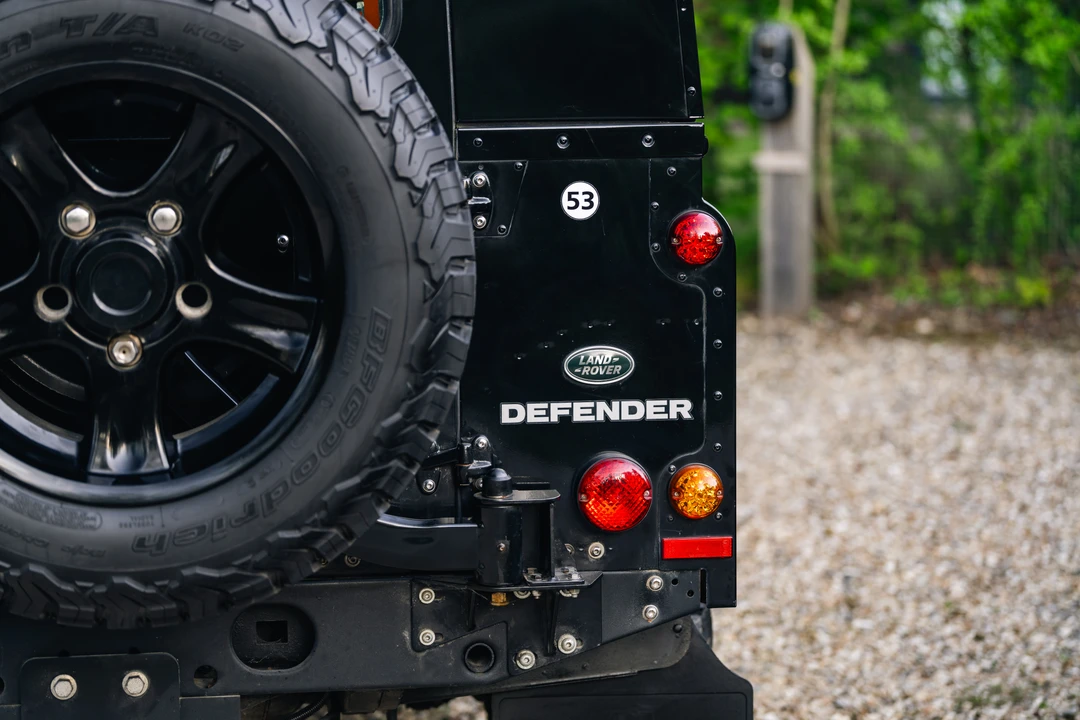 2015 Land Rover Defender 110 - Image 16 of 31