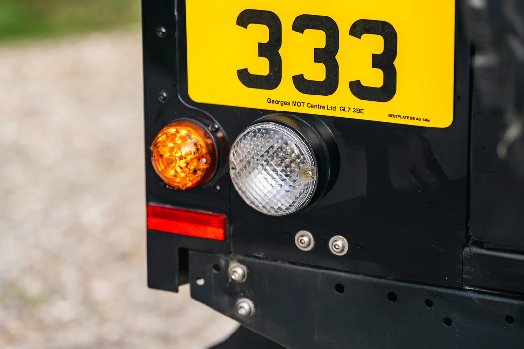 2015 Land Rover Defender 110 - Image 23 of 31