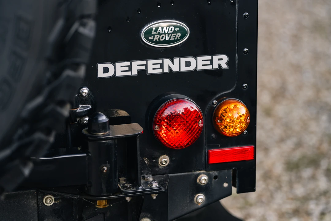 2015 Land Rover Defender 110 - Image 24 of 31
