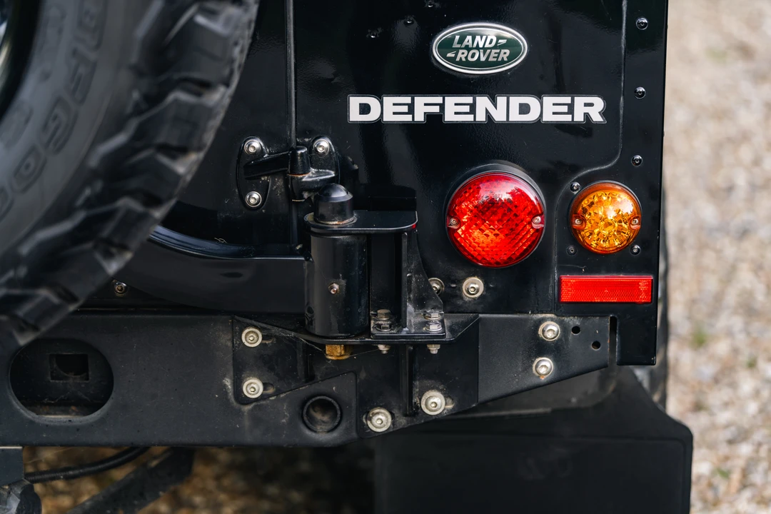 2015 Land Rover Defender 110 - Image 26 of 31