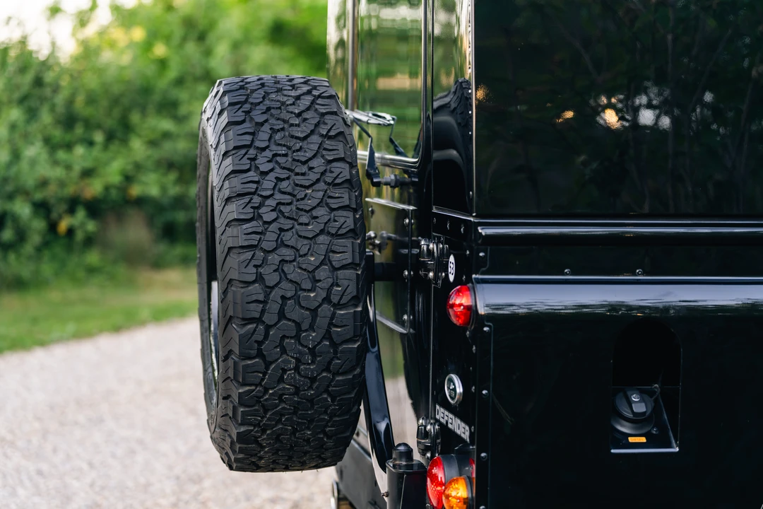 2015 Land Rover Defender 110 - Image 27 of 31