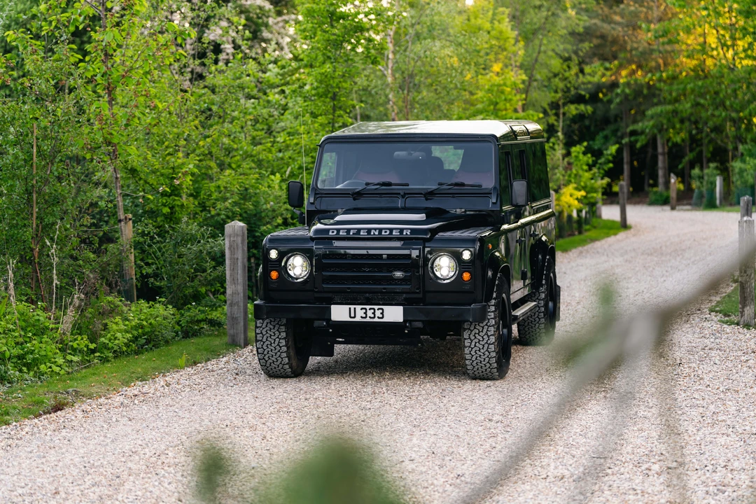 2015 Land Rover Defender 110 - Image 11 of 31