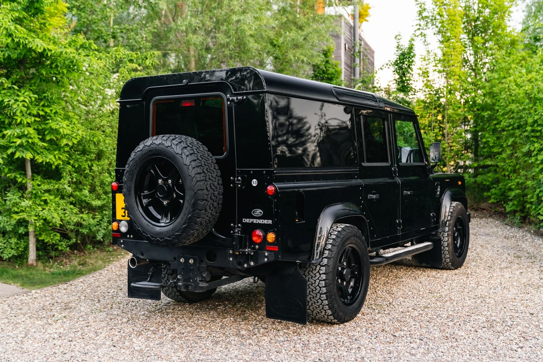 2015 Land Rover Defender 110 - Image 5 of 31