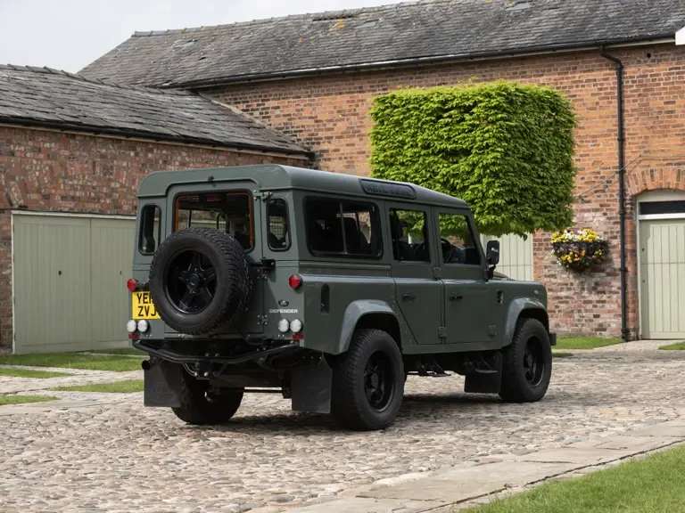 2015 Land Rover Defender 110 - Image 11 of 31