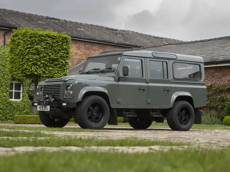 2015 Land Rover Defender 110 - Image 25 of 31