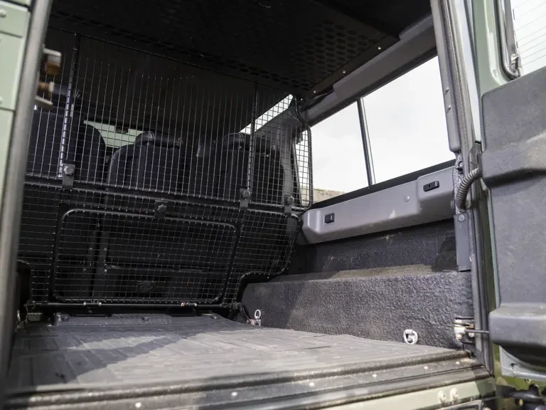 2015 Land Rover Defender 110 - Image 22 of 31