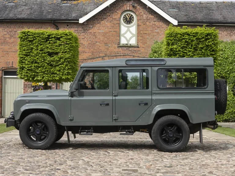2015 Land Rover Defender 110 - Image 6 of 31
