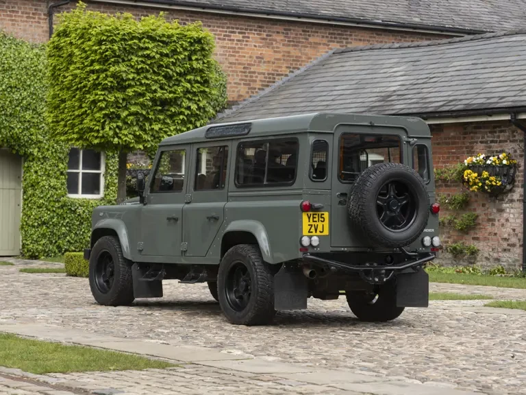 2015 Land Rover Defender 110 - Image 3 of 31