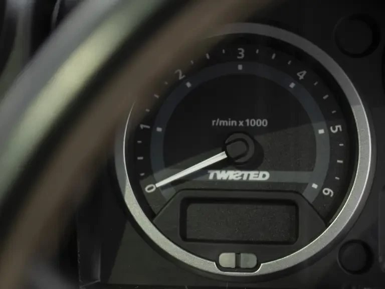 2015 Land Rover Defender 110 - Image 15 of 31