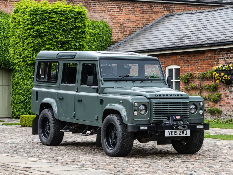 2015 Land Rover Defender 110 - Image 2 of 31