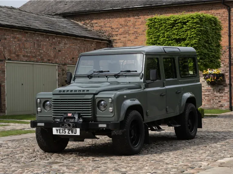 2015 Land Rover Defender 110 - Image 10 of 31