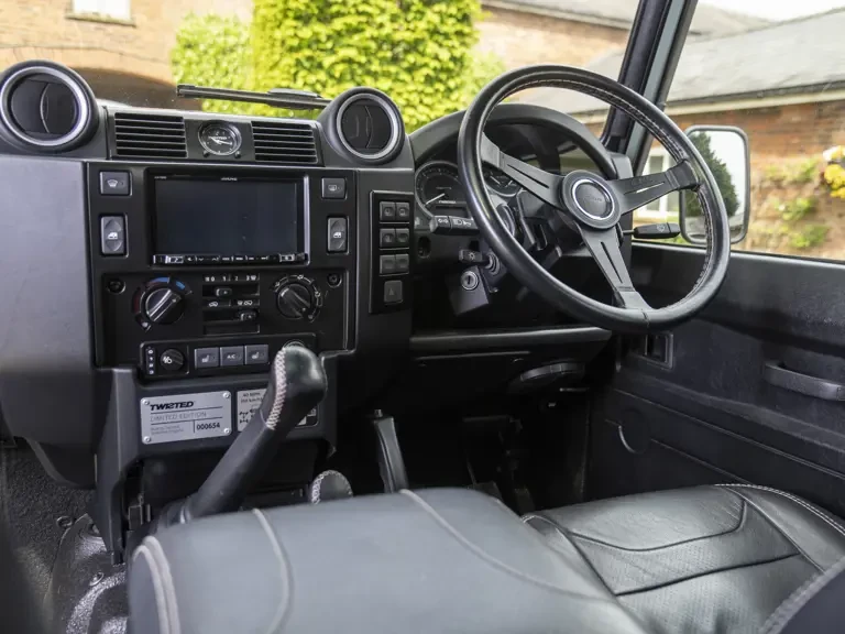 2015 Land Rover Defender 110 - Image 12 of 31