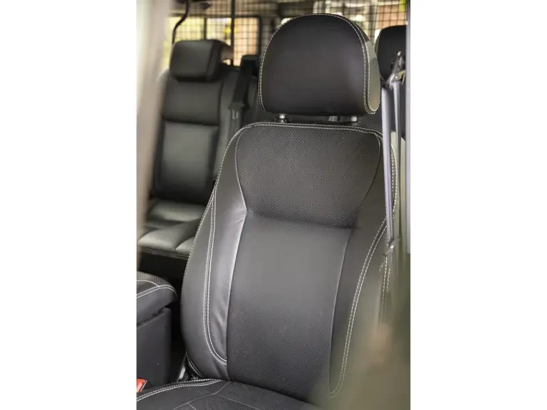 2015 Land Rover Defender 110 - Image 19 of 31