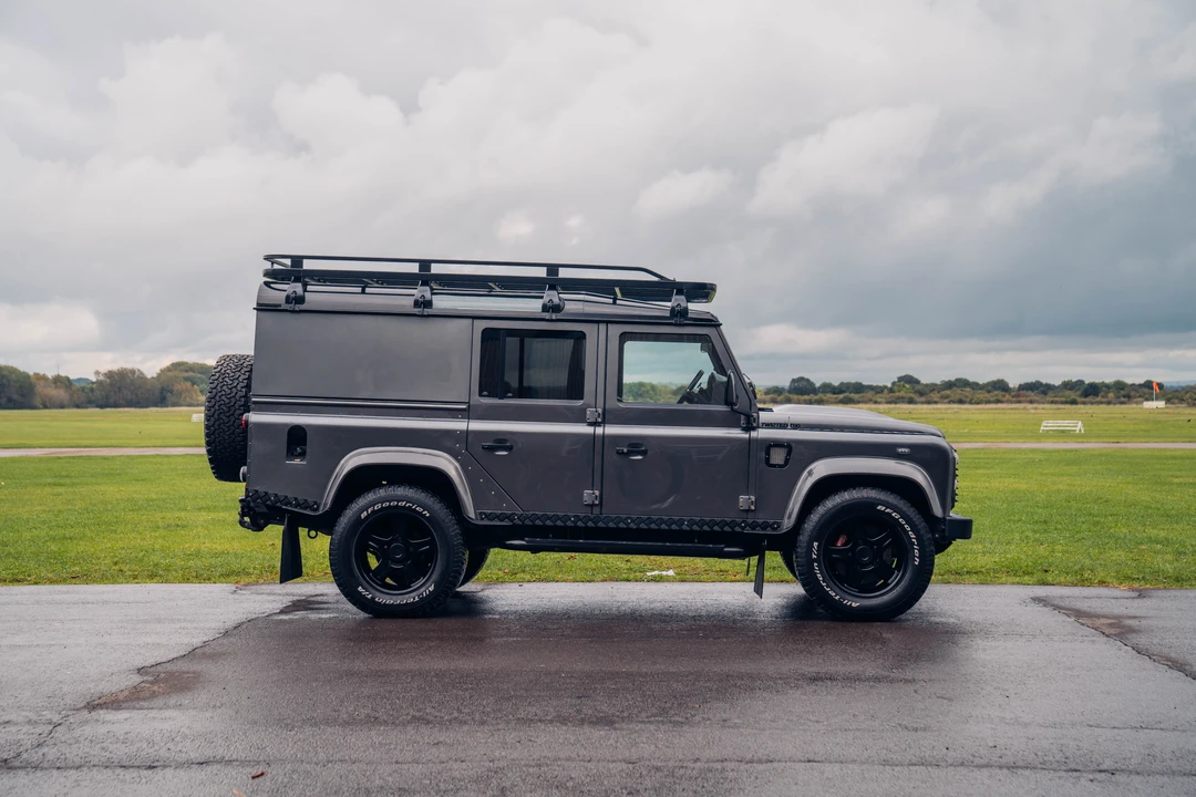 2015 Land Rover Defender 110 - Image 4 of 31