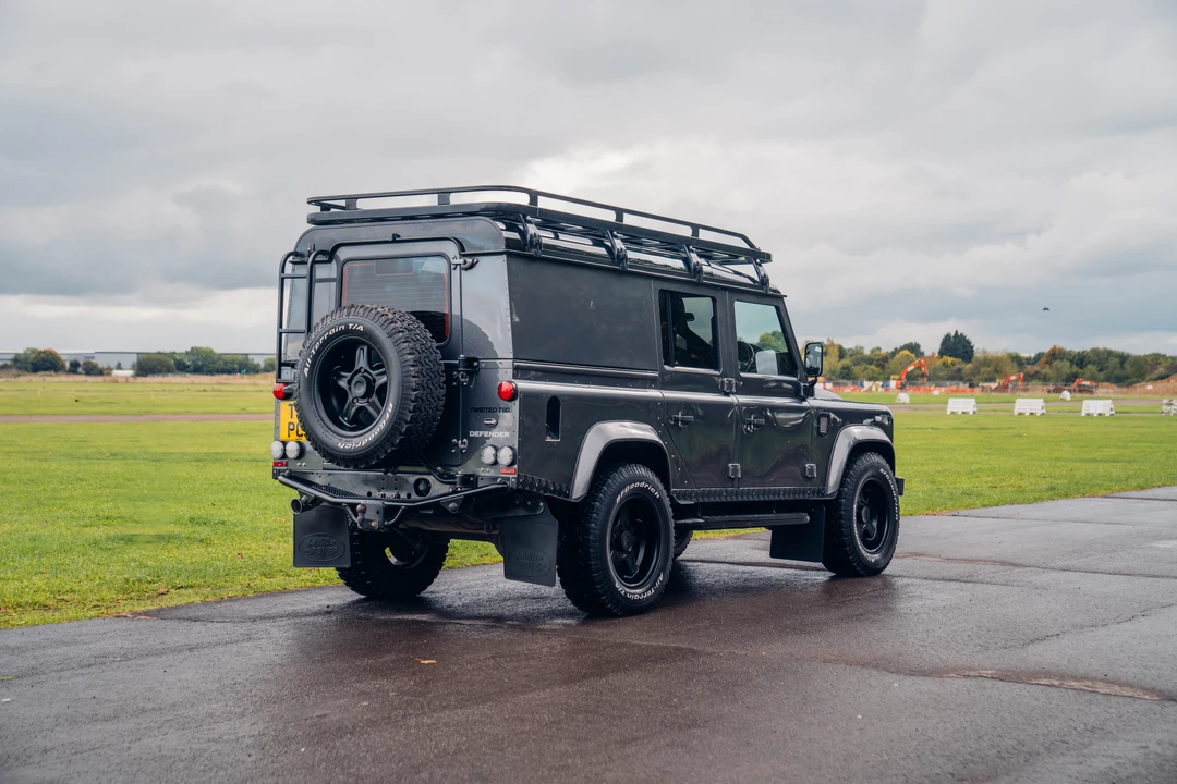 2015 Land Rover Defender 110 - Image 13 of 31