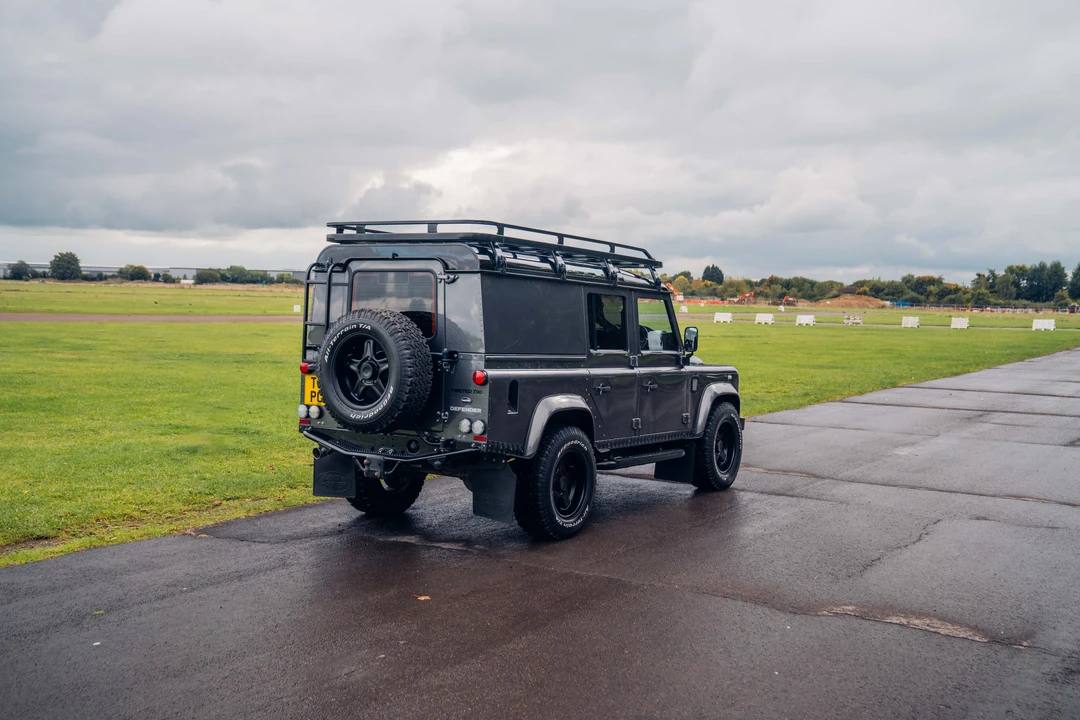 2015 Land Rover Defender 110 - Image 19 of 31