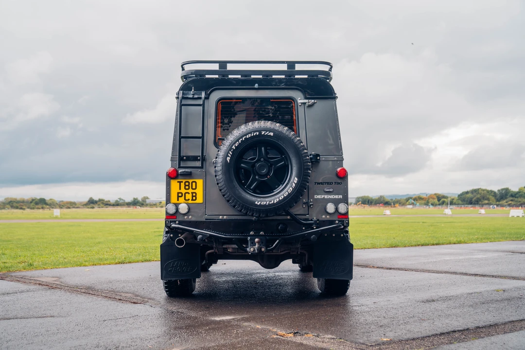 2015 Land Rover Defender 110 - Image 14 of 31