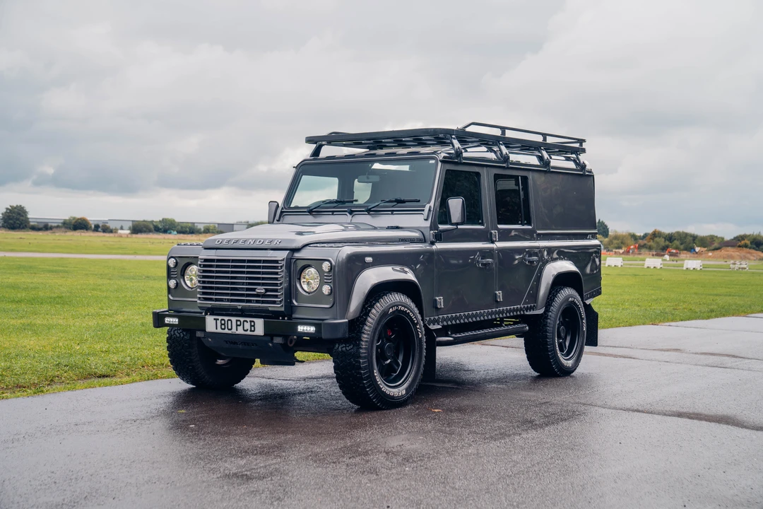 2015 Land Rover Defender 110 - Image 9 of 31