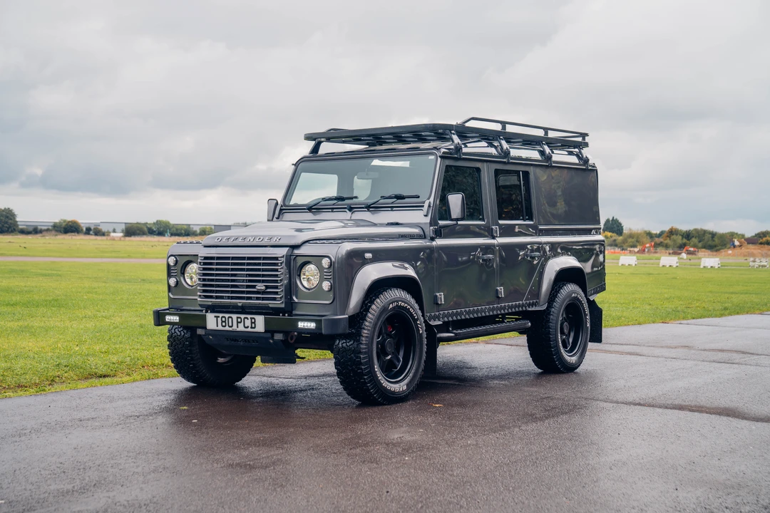 2015 Land Rover Defender 110 - Image 16 of 31