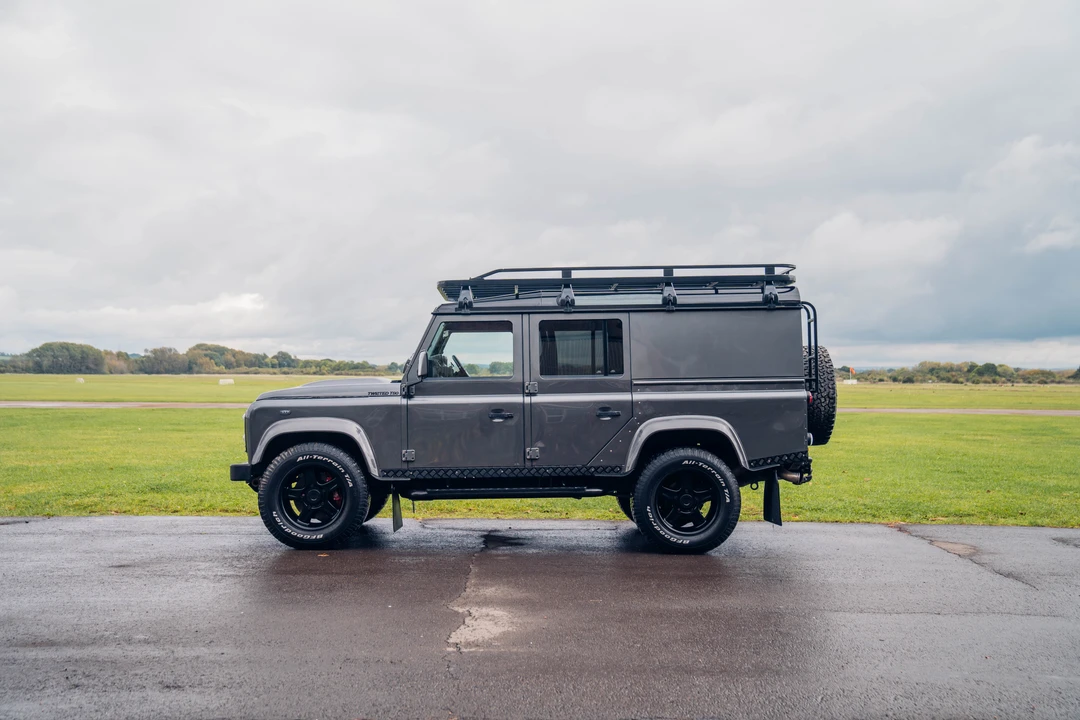 2015 Land Rover Defender 110 - Image 8 of 31