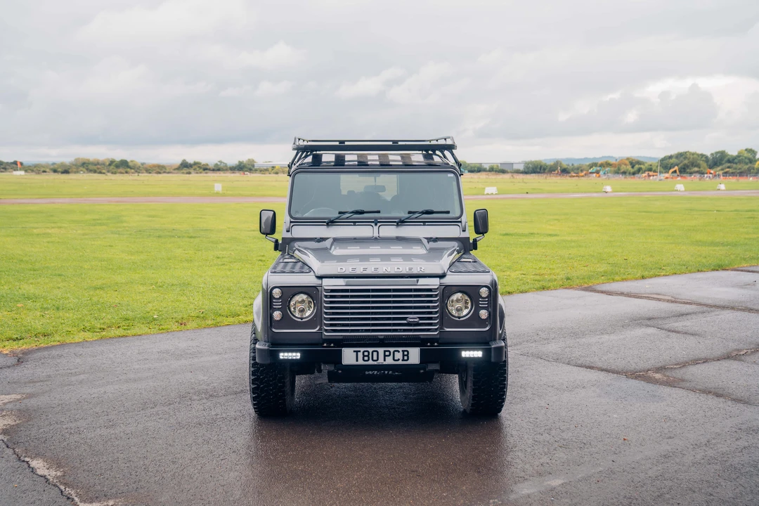 2015 Land Rover Defender 110 - Image 17 of 31