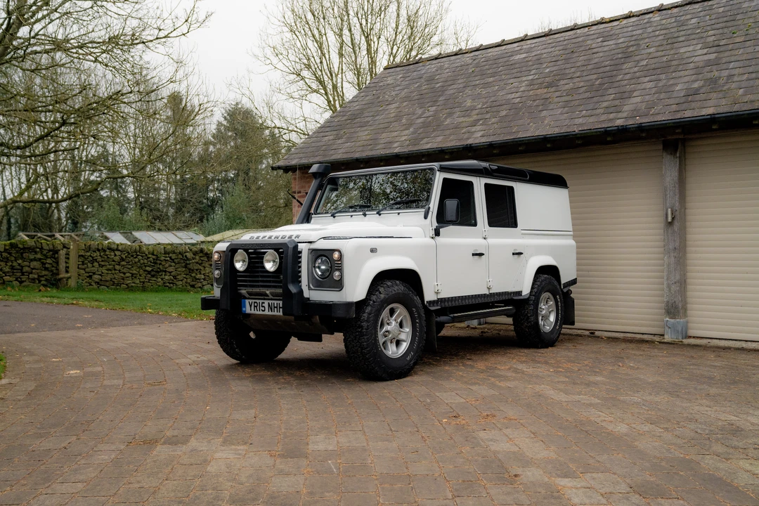 2015 Land Rover Defender 110 - Image 11 of 31