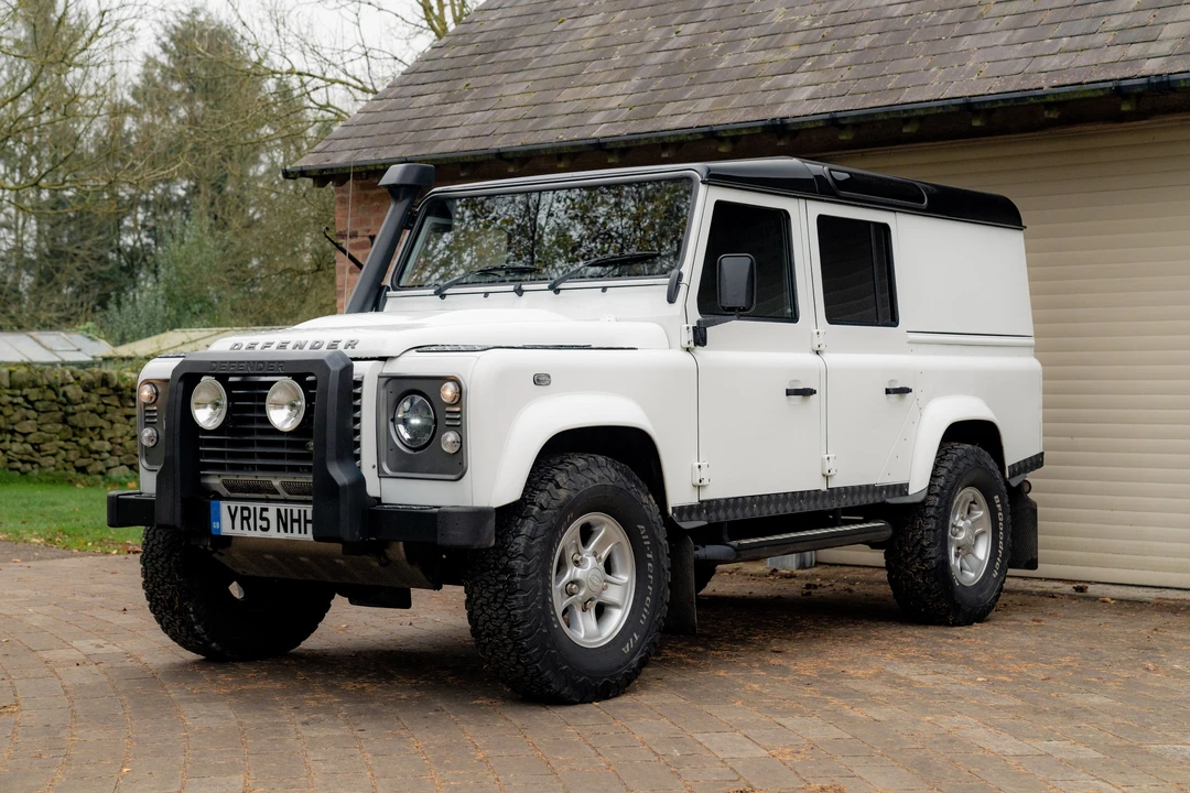 2015 Land Rover Defender 110 - Image 15 of 31