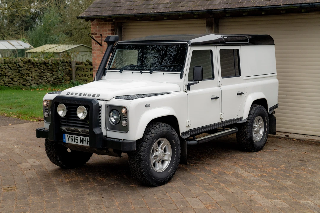 2015 Land Rover Defender 110 - Image 3 of 31