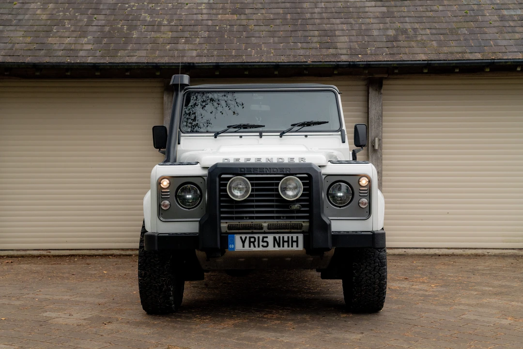 2015 Land Rover Defender 110 - Image 16 of 31