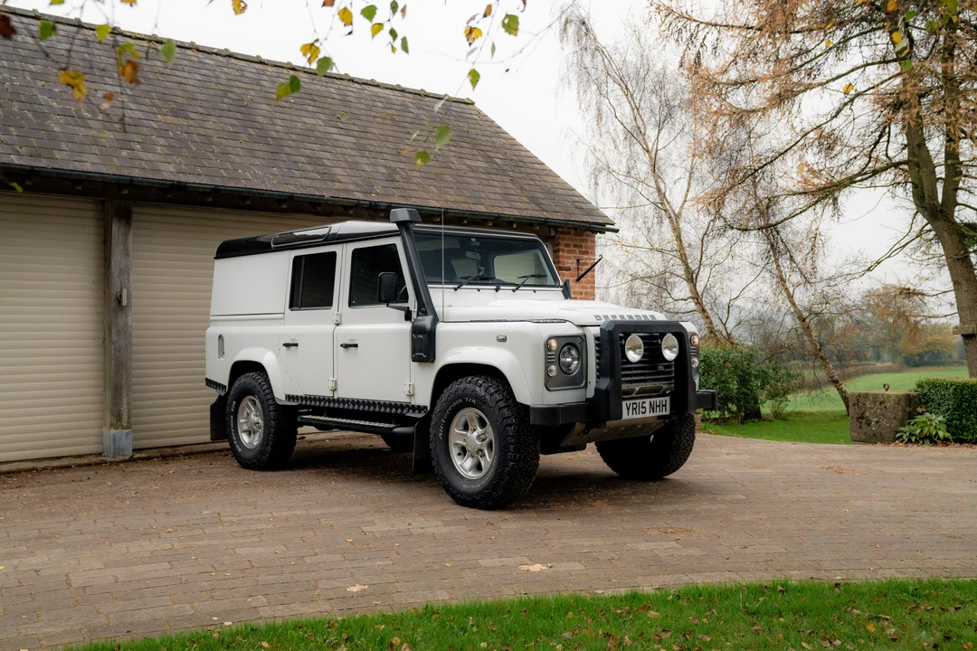 2015 Land Rover Defender 110 - Image 9 of 31