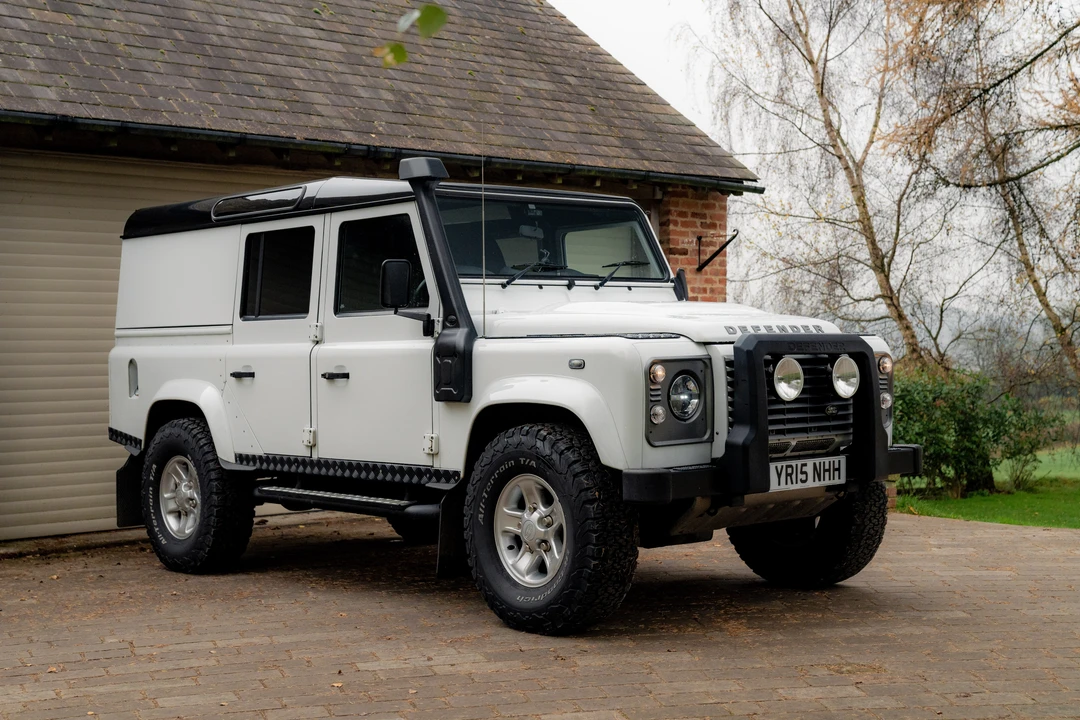 2015 Land Rover Defender 110 - Image 17 of 31