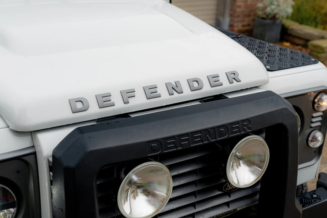 2015 Land Rover Defender 110 - Image 22 of 31