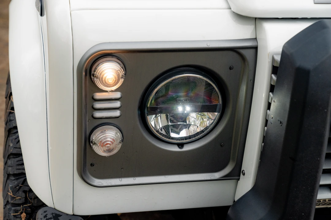 2015 Land Rover Defender 110 - Image 23 of 31