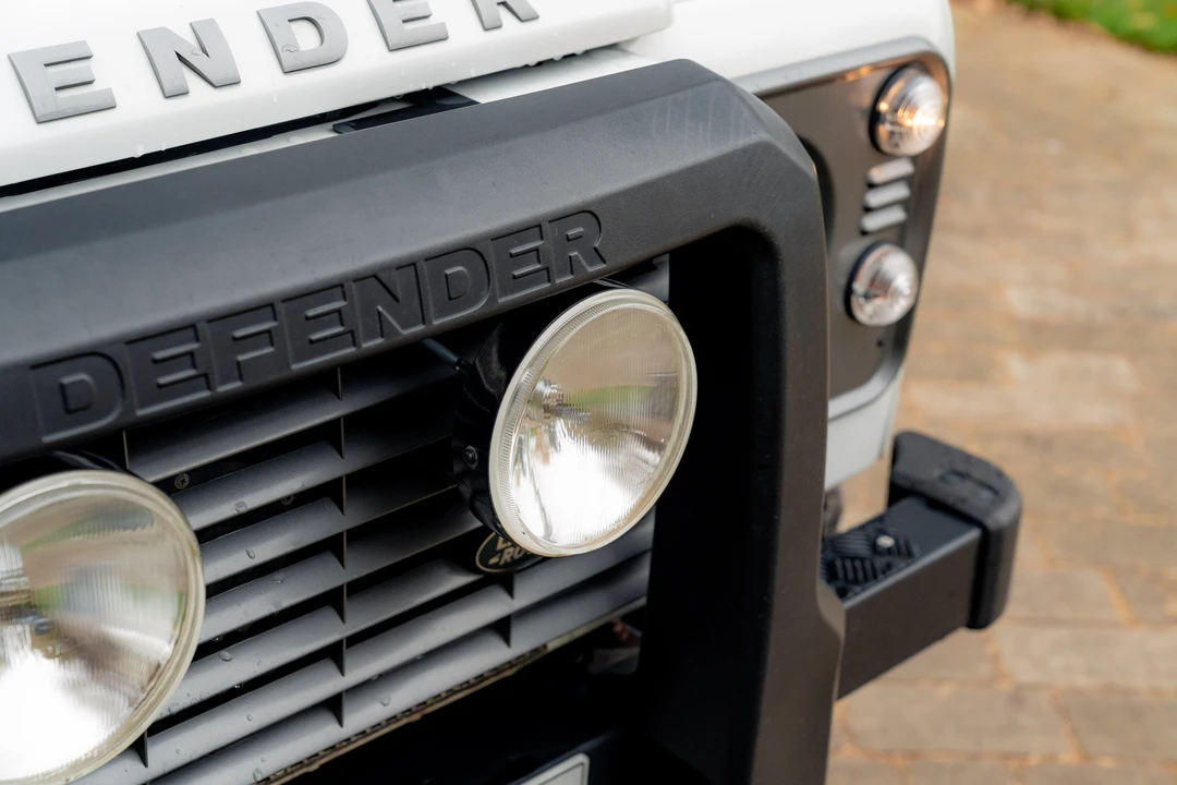 2015 Land Rover Defender 110 - Image 25 of 31