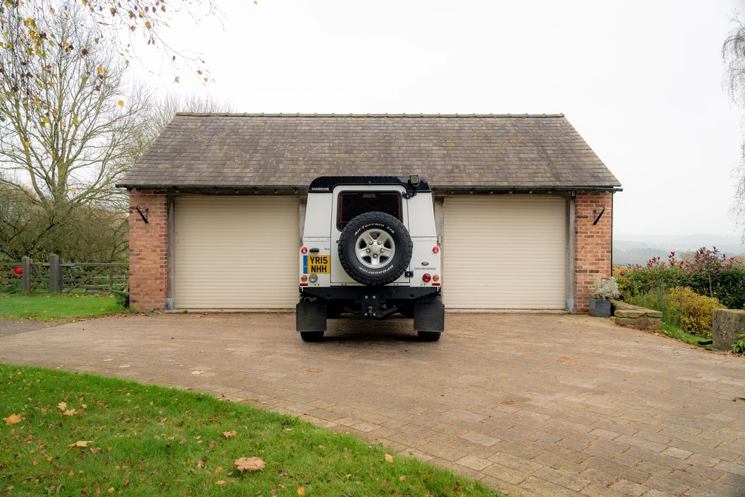 2015 Land Rover Defender 110 - Image 13 of 31